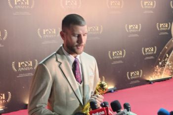 Maarten Paes menangi penghargaan kiper terbaik PSSI Awards 2026