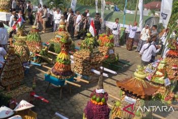 Pemkab Kudus menggelar Parade Sewu Kupat untuk dongkrak ekonomi masyarakat