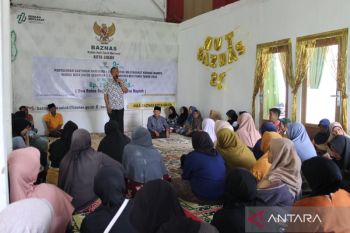 Baznas Solok salurkan santunan Lebaran kepada warga kurang mampu