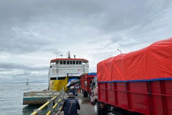 ASDP Ambon operasikan dua kapal layanan 24 jam pada puncak arus balik Hunimua-Waipirit