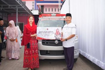 Komisi VII serahkan ambulans kemanusiaan untuk masyarakat Trenggalek