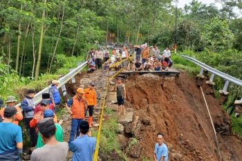 Probolinggo siapkan jembatan darurat menuju Air Terjun Madakaripura