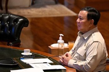 Prabowo bahas penyesuaian kebijakan ekonomi bersama sejumlah menteri