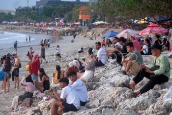 Wisatawan di Pantai Kuta usai Lebaran dan Nyepi