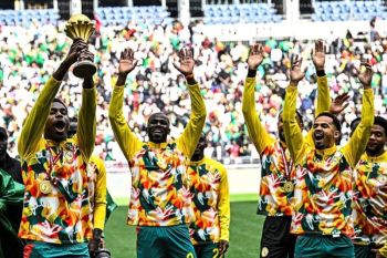 Gelar juara dicabut, Timnas Senegal tetap pamerkan Piala Afrika