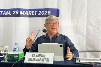 Batam immigration officer probed for extortion against foreigners