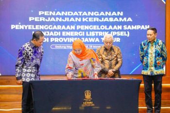 Khofifah tanda tangani PKS PSEL bersama tujuh kepala daerah
