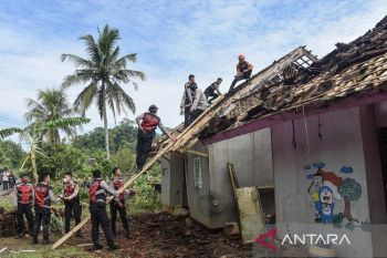 Dampak angin puting beliung di Ciamis