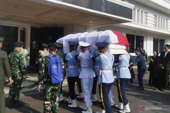 Jenazah Juwono Sudarsono mantan Menhan Era Gus Dur-SBY disemayamkan di Kemhan