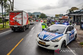 Pemberlakuan sistem satu arah di Limbangan Garut