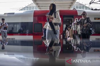 H+7 Lebaran, 12 ribu tiket kereta cepat terjual hingga Minggu siang