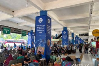 Pemudik datang di Terminal Kampung Rambutan 4.330 orang Minggu siang