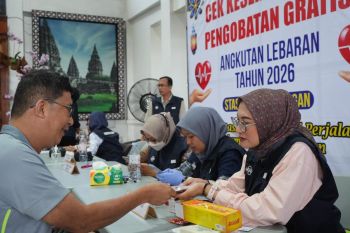KAI Daop 6 gelar cek kesehatan dan pengobatan gratis di Stasiun Lempuyangan bagi penumpang arus balik