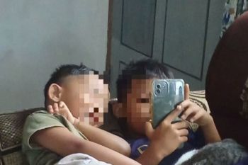Gawai berlebih hambat kemampuan bicara balita