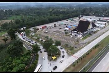 Urai kepadatan di Bakauheni, Tol Bakter-Polda lakukan "delay system"