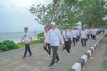 Gubernur dan Wakil Gubernur Sumbar ajak OPD olahraga bersama, perkuat kebersamaan dan kedekatan dengan masyarakat