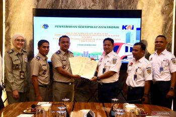 Upaya selamatkan aset negara, KAI Divre II Sumbar terima e-Sertipikat dari BPN Sijunjung