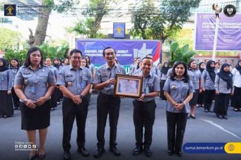 Kakanwil Kemenkum Sumut beri penghargaan pegawai dan pertegasdisiplin