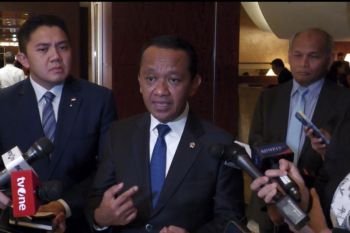 Prabowo sets one month goal to complete temporary housing