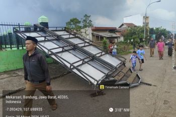 Puting Beliung Pacet:  Sejumlah Rumah di Mekarsari Rusak!