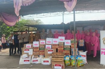 Polisi salurkan bantuan untuk korban kebakaran di Ogan Ilir