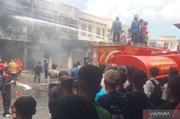 Gudang oli di Ampenan Mataram terbakar, polisi selidiki penyebabnya