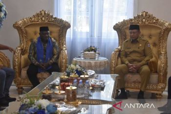 Menteri HAM disambut adat Mopotilolo di Gorontalo