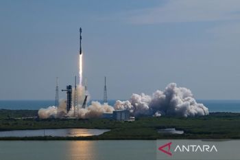 SpaceX konfirmasi satelit Starlink alami anomali saat di orbit