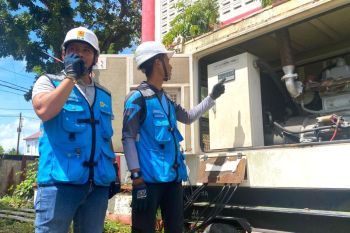 Di Saat Masyarakat Libur Lebaran, Ada Petugas PLN yang Siaga 24 Jam Menjaga Keandalan Kelistrikan