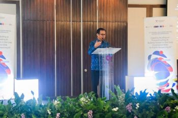 Wamenkomdigi tekankan kendali manusia sebagai standar tata kelola AI