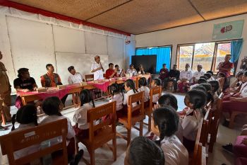 Koster salurkan bantuan untuk sekolah di Buleleng