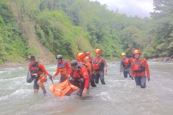 Satu wisatawan ditemukan tewas setelah terseret arus Sungai Kalimborang Maros