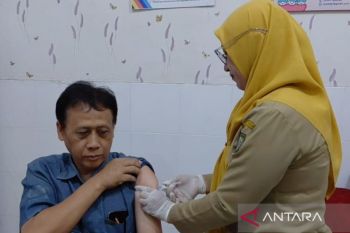 Dinkes berikan vaksin meningitis dan polio bagi jamaah calon haji Madiun