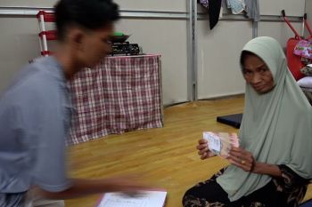 Baznas salurkan santunan Lebaran bagi penghuni huntara Salareh Aia