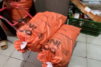 Kiriman melonjak, Pos Banjarmasin tambah jumlah petugas dan armada