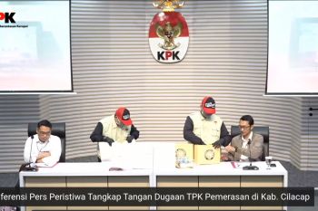 KPK ungkap Bupati Cilacap peras satker Rp75-100 juta untuk THR