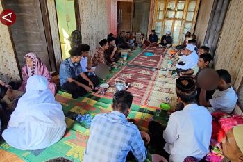 Menjaga tradisi di tengah keterbatasan