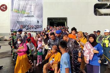 Mudik gratis naik KRI Banda Aceh, 707 pemudik tiba di Semarang