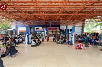 Jadwal kapal terakhir, ratusan pemudik padati pelabuhan di Banjarmasin