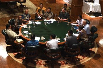Ratas di Hambalang,&nbsp;Prabowo bahas dinamika global hingga arus mudik