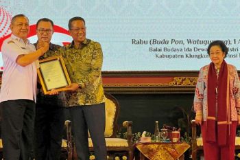 Menkum serahkan 146 sertifikat pencatatan kekayaan intelektual di Bali