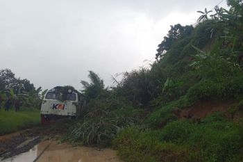 KAI ubah pola operasi KA Serayu akibat longsor Bandung Barat