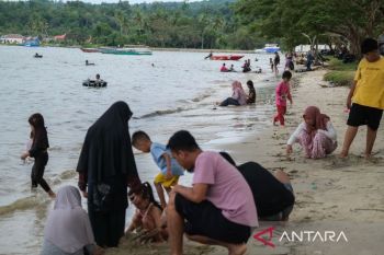 Pemkot Kendari catat 5.721 orang kunjungi Pantai Nambo selama libur Lebaran