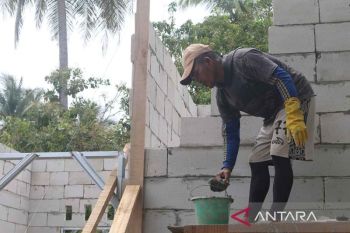 Pekerja kebut pembangunan huntap korban bencana di Bireuen