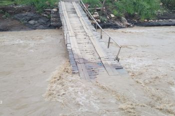 Jembatan ambruk, Sepuluh desa di Aceh Tengah kembali terisolir