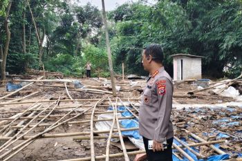 Polisi bongkar arena sabung ayam di Cigoong Serang
