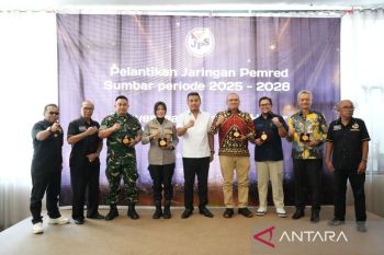 Diserahkan Wagub Vasko, sejumlah tokoh dan lembaga terima penghargaan Medal of Honor "Bakti untuk Negeri"