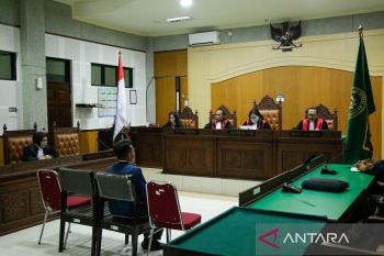 Majelis hakim menolak eksepsi tiga terdakwa gratifikasi DPRD NTB