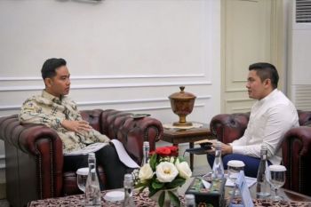 Seskab Teddy silaturahmi Idul Fitri ke Wapres Gibran di Istana