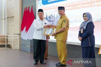 Baznas Solok raih penghargaan BKKBN Sumbar berkat program Genting